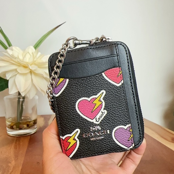 NWT Coach Zip Card Case With Heart Bolt Print - Picture 2 of 5
